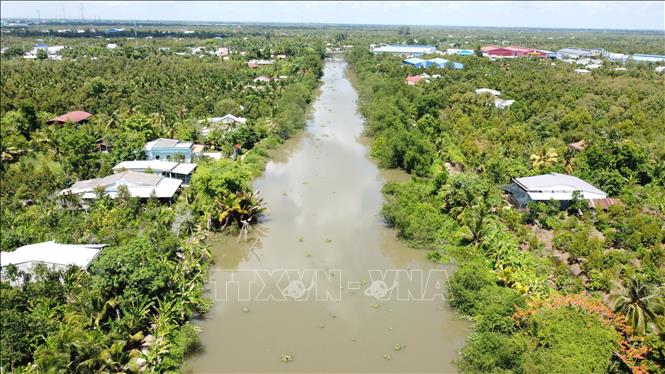 Khu vực sạt lở hơn 137ha đất sản xuất và 400 hộ dân sinh sống. Ảnh: Công Trí - TTXVN