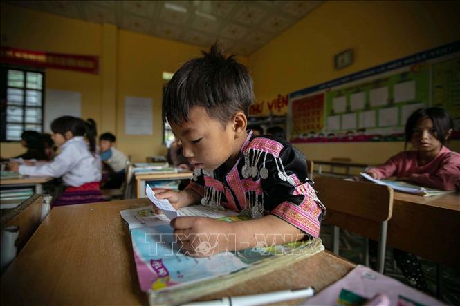 Học sinh dân tộc Mông trong giờ học. Ảnh: Trọng Đạt - TTXVN