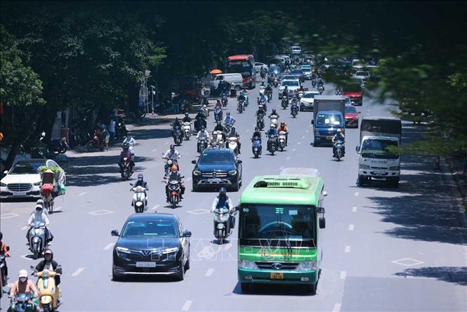 Lúc 11h30', nhiệt độ đo được ngoài trời trên 50 độ C. Ảnh: Hoàng Hiếu - TTXVN