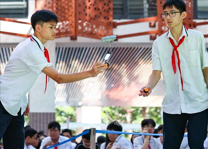 Tham gia vòng chung kết, các đội thi đã mang đến những màn trình diễn drone ấn tượng với khả năng lập trình, điều khiển linh hoạt và tư duy sáng tạo trong giải quyết nhiệm vụ. Ảnh: Thanh Tùng -  TTXVN