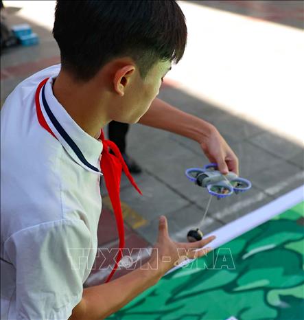 Không chỉ được thỏa sức sáng tạo, học sinh còn được rèn tư duy công nghệ, kỹ năng xử lý tình huống. Ảnh: Thanh Tùng -  TTXVN