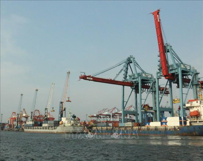 Khu vực bốc dỡ container tại cảng Priok, Jakarta, Indonesia. Ảnh: Đỗ Quyên - PV TTXVN tại Indonesia