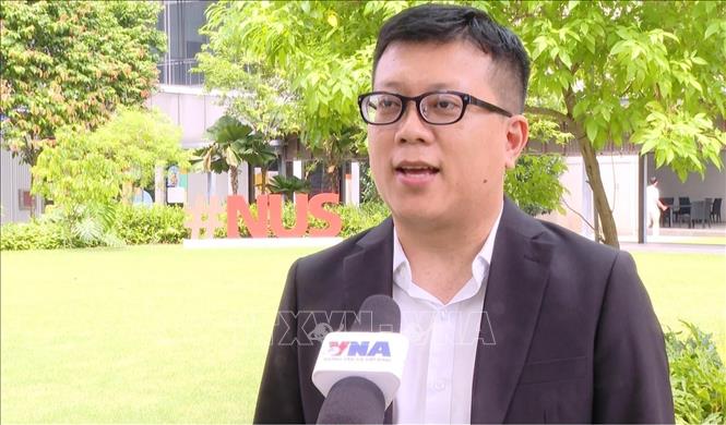 PGS.TS Lưu Anh Tuấn, Khoa Khoa học máy tính và dữ liệu - Đại học Công nghệ Nam Dương Singapore (NTU), trả lời phỏng vấn phóng viên TTXVN. Ảnh: Việt Dũng - PV TTXVN tại Singapore