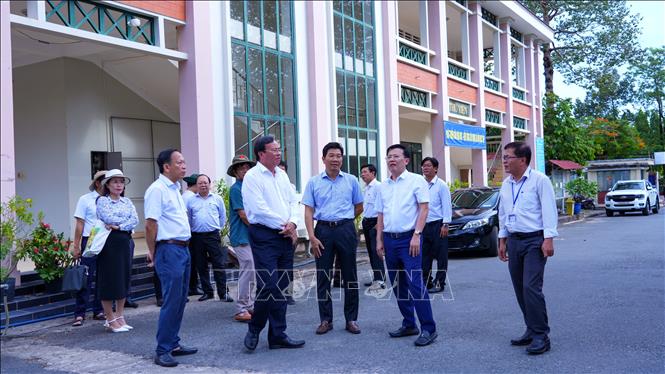 Đoàn công tác của Tỉnh ủy, UBND tỉnh Tây Ninh kiểm tra thực tế khuôn viên, hạ tầng Trường Cao đẳng Sư phạm Tây Ninh. Ảnh: Minh Phú – TTXVN