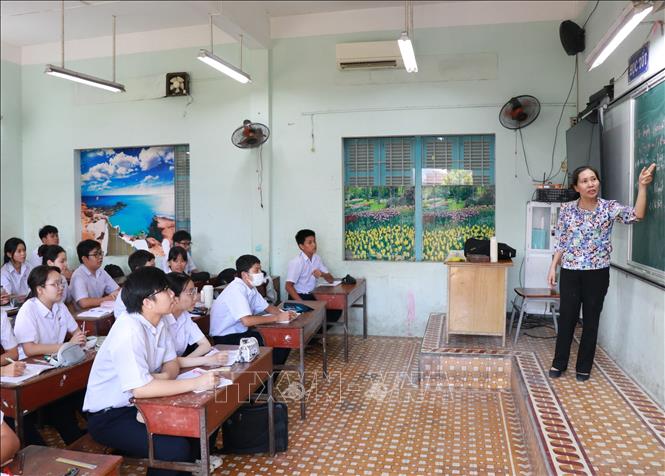 Các chính sách điều động, bổ nhiệm, thuyên chuyển giáo viên và cán bộ quản lý từ các xã, phường trong tỉnh Khánh Hòa được giao cho cấp xã, phường thực hiện, tạo điều kiện thuận lợi cho công tác giáo dục ở địa phương. Ảnh: Phan Sáu - TTXVN