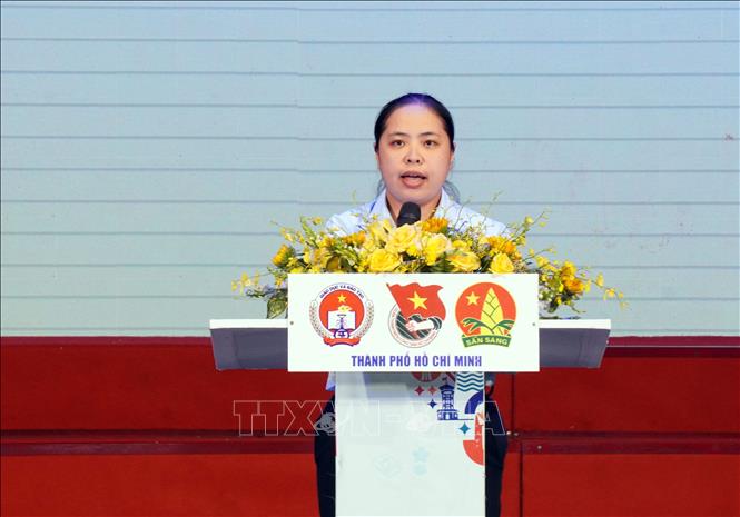 Chị Trịnh Thị Hiền Trân, Phó Bí thư Thành Đoàn, Chủ tịch Hội đồng Đội, Chủ tịch Hội đồng Huấn luyện công tác Đội TP. Hồ Chí Minh phát biểu tại chương trình tổng kết, trao giải Hội thi. Ảnh: Trung Tuyến - TTXVN