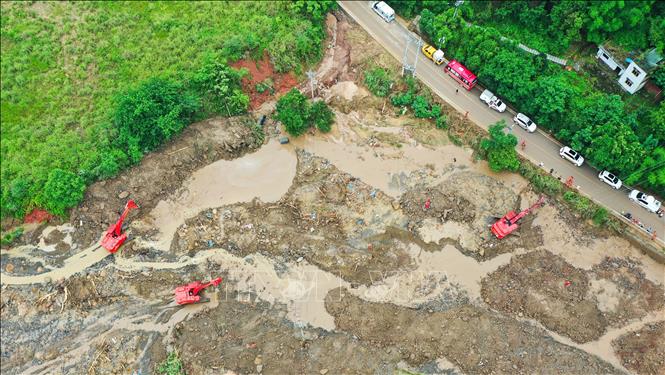 Khu vực chịu ảnh hưởng của lũ quét tại quận Vĩnh Xuyên, Trùng Khánh, Trung Quốc, ngày 25/5/2026. Ảnh: THX/TTXVN