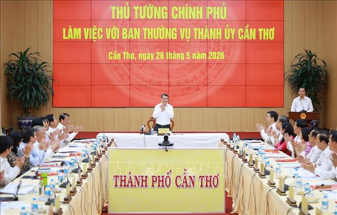 Thủ tướng Lê Minh Hưng làm việc với Ban Thường vụ Thành uỷ Cần Thơ. Ảnh: Dương Giang – TTXVN 
