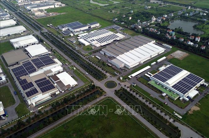 Điện mặt trời đã giúp nhiều doanh nghiệp ở Khu công nghiệp Phố Nối, tỉnh Hưng Yên chủ động điện trong sản xuất. Ảnh: Trần Việt - TTXVN