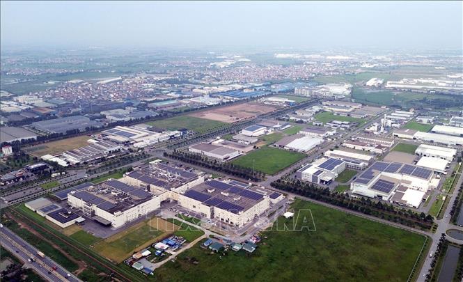Điện mặt trời đã giúp nhiều doanh nghiệp ở Khu công nghiệp Phố Nối, tỉnh Hưng Yên chủ động điện trong sản xuất. Ảnh: Trần Việt - TTXVN
