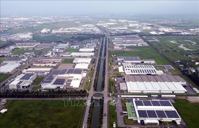 Điện mặt trời đã giúp nhiều doanh nghiệp ở Khu công nghiệp Phố Nối, tỉnh Hưng Yên chủ động điện trong sản xuất. Ảnh: Trần Việt - TTXVN