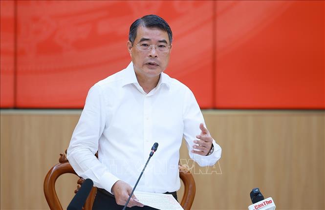 Thủ tướng Lê Minh Hưng kết luận buổi làm việc với Ban Thường vụ Thành uỷ Cần Thơ. Ảnh: Dương Giang – TTXVN 
