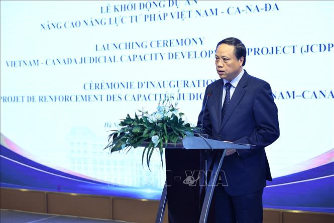 Đồng chí Lê Tiến, Phó Chánh án Tòa án nhân dân tối cao phát biểu. Ảnh: Minh Đức – TTXVN