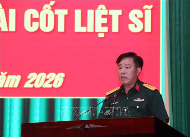 Đại tá Thái Thành Đức, Phó Chủ nhiệm Chính trị Quân khu 7, Phó Trưởng Ban Chỉ đạo 515 Quân khu, phát biểu tại Hội nghị. Ảnh: Xuân Khu-TTXVN