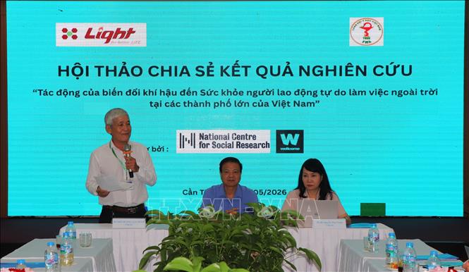 Chủ trì hội thảo. Ảnh: Nguyễn Hằng - TTXVN