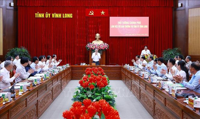 Thủ tướng Lê Minh Hưng chủ trì làm việc với Ban Thường vụ Tỉnh uỷ Vĩnh Long. Ảnh: Dương Giang – TTXVN