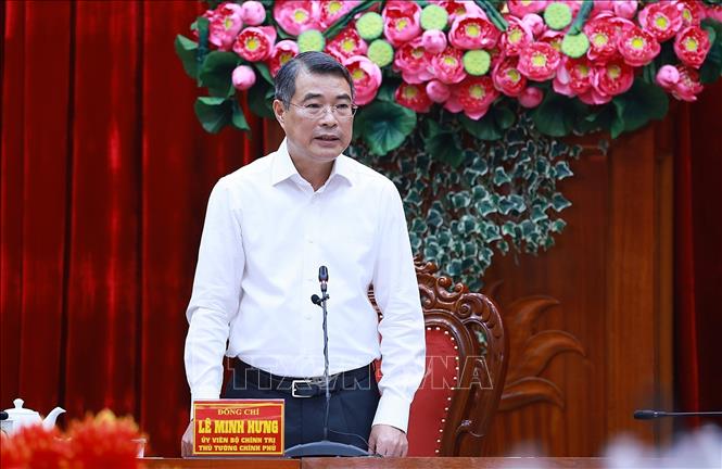 Thủ tướng Lê Minh Hưng chủ trì làm việc với Ban Thường vụ Tỉnh uỷ Vĩnh Long. Ảnh: Dương Giang – TTXVN