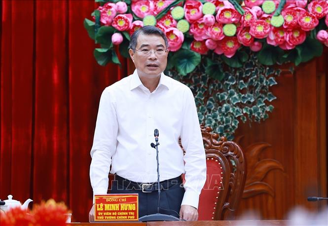 Thủ tướng Lê Minh Hưng chủ trì làm việc với Ban Thường vụ Tỉnh uỷ Vĩnh Long. Ảnh: Dương Giang – TTXVN