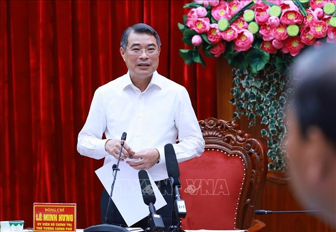 Thủ tướng Lê Minh Hưng kết luận buổi làm việc với Ban Thường vụ Tỉnh uỷ Vĩnh Long. Ảnh: Dương Giang – TTXVN