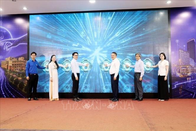 Đại biểu thực hiện nghi thức phát động cuộc thi  