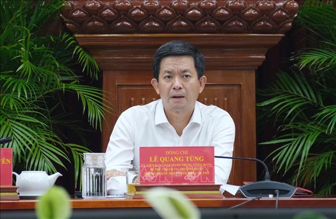 Bí thư Thành ủy Cần Thơ Lê Quang Tùng phát biểu tại cuộc họp. Ảnh: Thanh Liêm - TTXVN