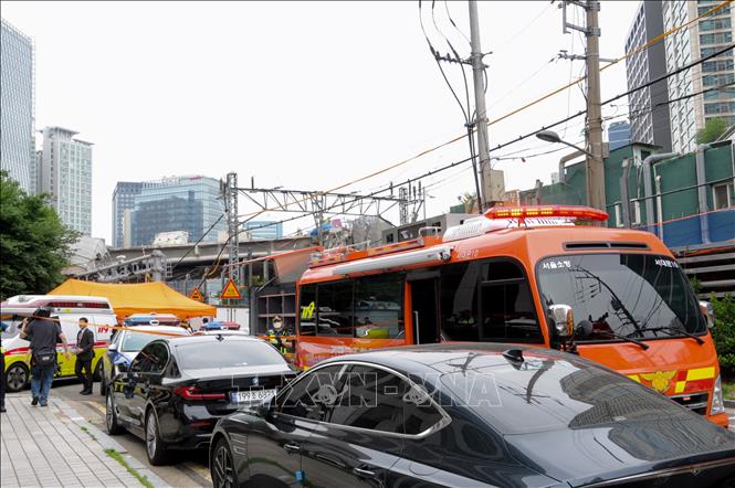 Hiện trường vụ sập cầu vượt Seosomun tại Seoul, Hàn Quốc, ngày 26/5/2026. Ảnh: THX/TTXVN