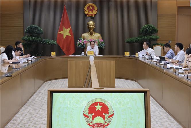 Phó Thủ tướng Lê Tiến Châu chủ trì họp về tiến độ ban hành các văn bản quy định chi tiết các luật, nghị quyết của Quốc hội và tình hình chuẩn bị các nội dung dự kiến trình kỳ họp chuyên đề của Quốc hội. Ảnh: Lâm Khánh - TTXVN
