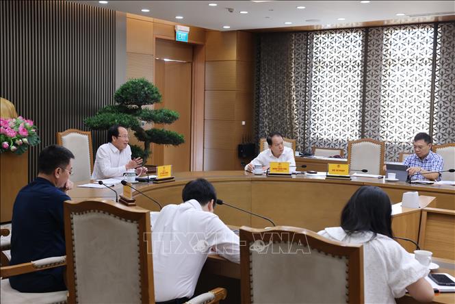 Phó Thủ tướng Lê Tiến Châu chủ trì họp về tiến độ ban hành các văn bản quy định chi tiết các luật, nghị quyết của Quốc hội và tình hình chuẩn bị các nội dung dự kiến trình kỳ họp chuyên đề của Quốc hội. Ảnh: Lâm Khánh - TTXVN
