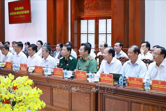 Lãnh đạo tỉnh Đồng Tháp tham dự buổi làm việc. Ảnh: Dương Giang – TTXVN 
