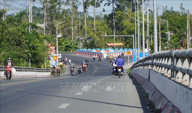 Nút giao tuyến tránh Quốc lộ 30 với Quốc lộ 30 cũ nằm dưới dốc cầu Phong Mỹ, nơi xảy ra nhiều vụ tai nạn giao thông. Ảnh: Nhựt An - TTXVN