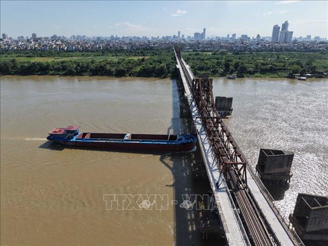 Cầu Long Biên sẵn sàng thông xe từ 0h ngày 28/5 sau gần 2 tháng sửa chữa. Ảnh: Hoàng Hiếu - TTXVN
