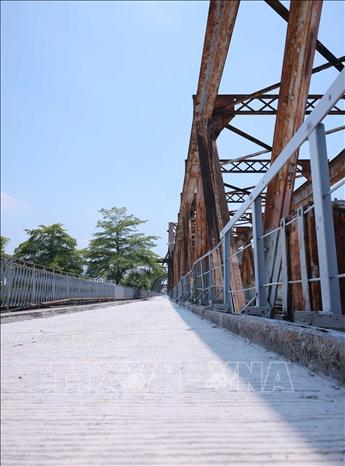 Cầu Long Biên sẵn sàng thông xe từ 0h ngày 28/5 sau gần 2 tháng sửa chữa. Ảnh: Hoàng Hiếu - TTXVN