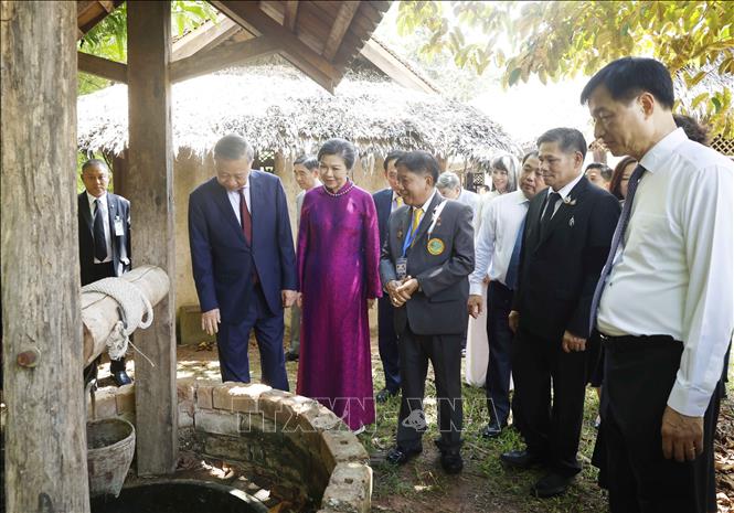 Tổng Bí thư, Chủ tịch nước Tô Lâm và Phu nhân thăm Khu di tích Chủ tịch Hồ Chí Minh ở Udon Thani, nơi Bác Hồ đã từng sống và hoạt động cách mạng trong giai đoạn 1928 - 1929. Ảnh: Thống Nhất – TTXVN