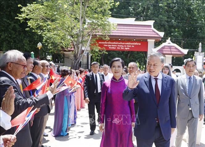 Tổng Bí thư, Chủ tịch nước Tô Lâm và Phu nhân đến thăm Khu di tích Chủ tịch Hồ Chí Minh tại tỉnh Udon Thani (Thái Lan). Ảnh: Thống Nhất – TTXVN