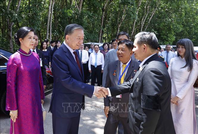 Tổng Bí thư, Chủ tịch nước Tô Lâm và Phu nhân đến thăm Khu di tích Chủ tịch Hồ Chí Minh tại tỉnh Udon Thani (Thái Lan). Ảnh: Thống Nhất – TTXVN