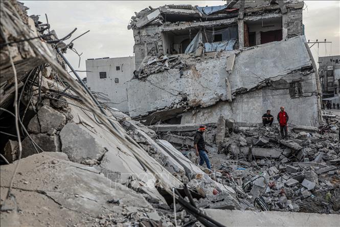 Những tòa nhà tại phía Đông Nam thành phố Gaza bị phá hủy sau cuộc không kích của Israel. Ảnh: THX/TTXVN