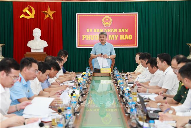 Chủ tịch UBND tỉnh Hưng Yên Nguyễn Mạnh Quyền làm việc với UBND phường Mỹ Hào. Ảnh: Mạnh Khánh - TTXVN