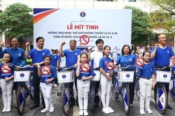 Ngày 29/5/2020, tại Hà Nội, Bộ Y tế tổ chức Lễ mít tinh hưởng ứng Ngày thế giới không thuốc lá 31/5 và Tuần lễ quốc gia không thuốc lá từ 25-31/5/2020 với chủ đề “Bảo vệ thanh thiếu niên khỏi tác động của việc quảng cáo các sản phẩm thuốc lá và sử dụng thuốc lá”. Ảnh: Minh Quyết - TTXVN
