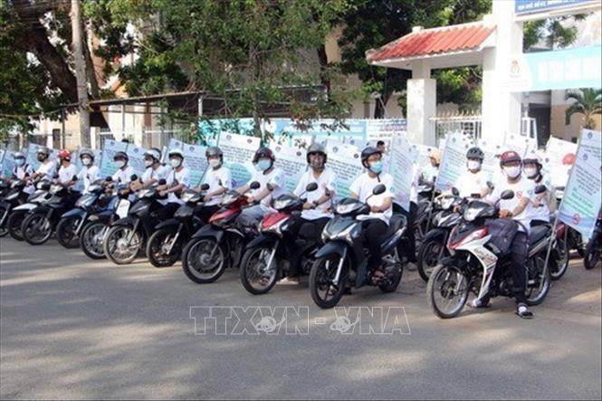 Đoàn diễu hành chủ yếu là sinh viên các trường cao đẳng, đại học ngành Y tế trên địa bàn thành phố Cần Thơ ttham gia Lễ mít tinh và diễu hành cổ động hưởng ứng Tuần lễ Quốc gia không thuốc lá (từ ngày 25-31/5/2024) và Ngày Thế giới không thuốc lá (31/5/2024) do Sở Y tế và Trung tâm Kiểm soát bệnh tật thành phố Cần Thơ tổ chức. Ảnh: Trung Kiên - TTXVN