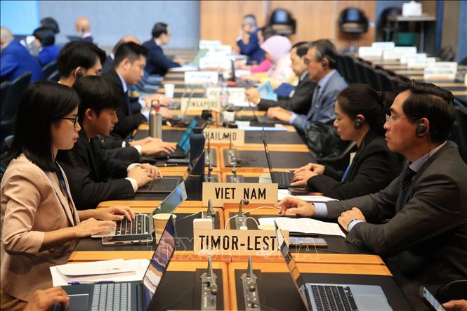 Các thành viên của Phái đoàn thường trực Việt Nam tại Geneva tham gia sự kiện. Ảnh: Anh Hiển - PV TTXVN tại Thụy Sĩ 