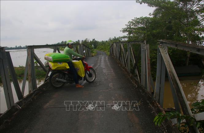 Cây cầu sắt tại xã Vị Thanh 1, thành phố Cần Thơ. Ảnh: Duy Khương - TTXVN