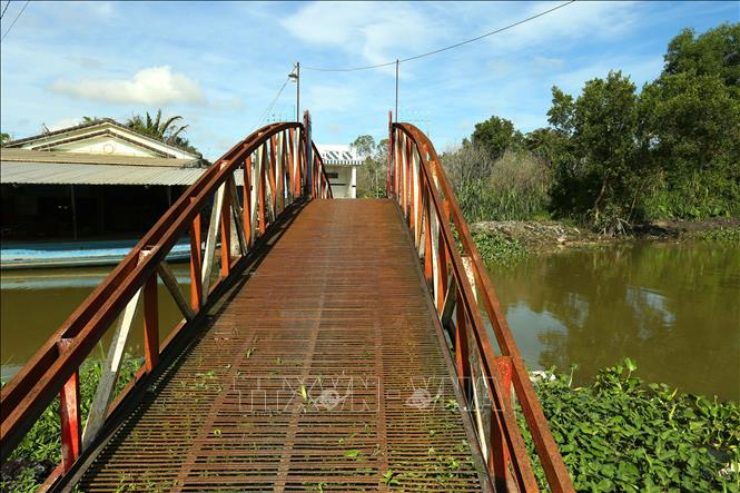 Cây cầu sắt tại xã Hòa An, thành phố Cần Thơ. Ảnh: Duy Khương - TTXVN
