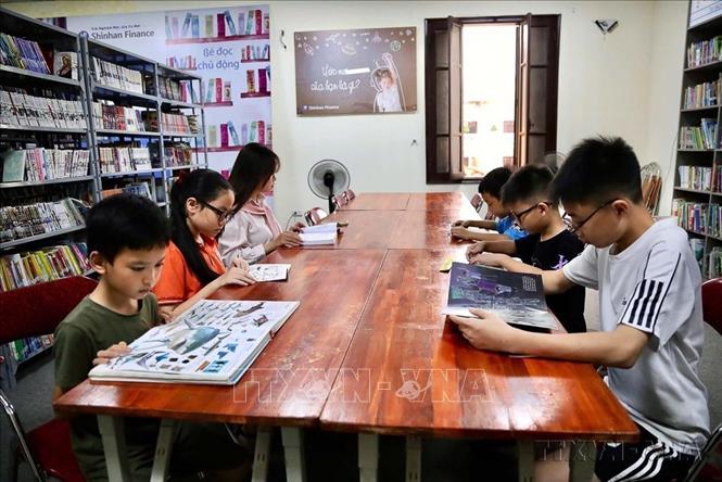 Để nuôi dưỡng thói quen đọc sách cho học sinh, các nhà trường tại Ninh Bình đã có nhiều hoạt động sáng tạo giúp học sinh hình thành thói quen đọc và lan tỏa tri thức. Ảnh: Đại Nghĩa - TTXVN