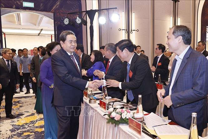 Chủ tịch Quốc hội Trần Thanh Mẫn với đại biểu. Ảnh: Doãn Tấn - TTXVN