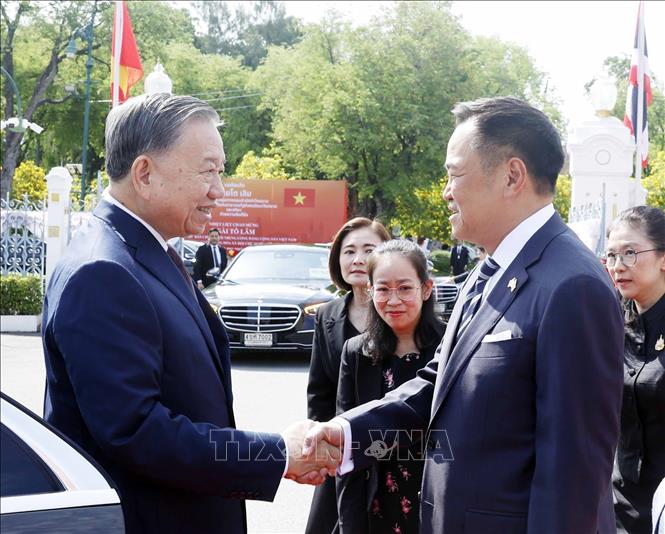 Thủ tướng Thái Lan Anutin Charnvirakul đón Tổng Bí thư, Chủ tịch nước Tô Lâm. Ảnh: Thống Nhất – TTXVN