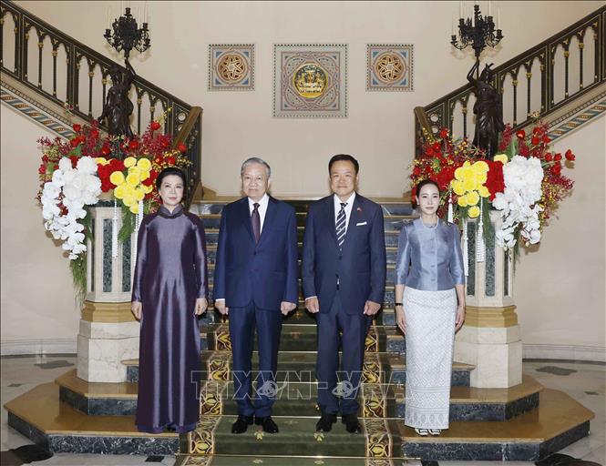 Tổng Bí thư, Chủ tịch nước Tô Lâm và Phu nhân cùng Thủ tướng Thái Lan Anutin Charnvirakul và Phu nhân chụp ảnh chung. Ảnh: Thống Nhất – TTXVN