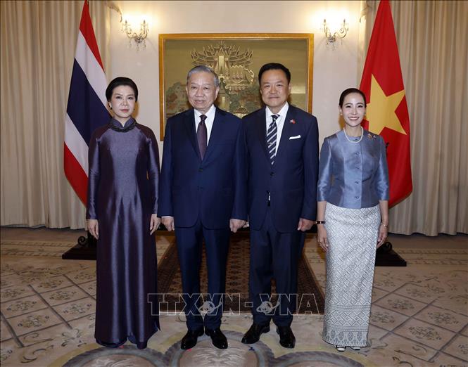 Tổng Bí thư, Chủ tịch nước Tô Lâm và Phu nhân cùng Thủ tướng Thái Lan Anutin Charnvirakul và Phu nhân chụp ảnh chung. Ảnh: Thống Nhất – TTXVN