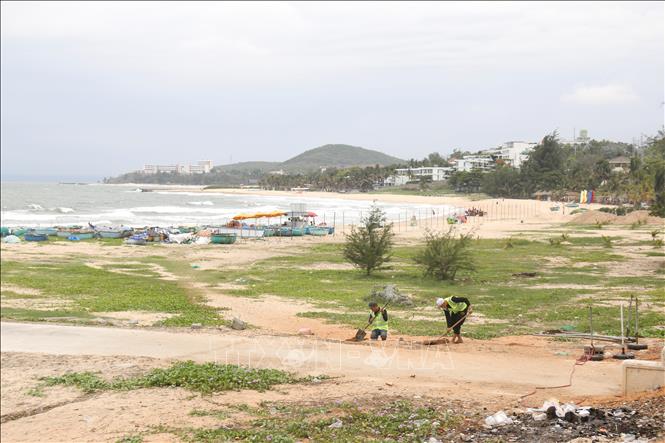 Bãi biển đá Ông Địa được triển khai chỉnh trang trên diện tích khoảng 1,2ha với nhiều hạng mục quảng trường, công viên, khu trưng bày… tạo điểm nhấn cho du lịch, cộng đồng. Ảnh: Nguyễn Thanh - TTXVN