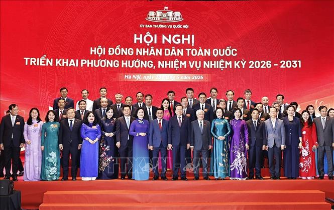 Chủ tịch Quốc hội Trần Thanh Mẫn và các đại biểu chụp ảnh chung. Ảnh: Doãn Tấn - TTXVN