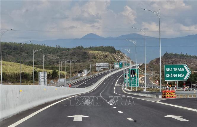 Đưa vào khai thác 20 km trên tuyến cao tốc Khánh Hòa - Buôn Ma Thuột, đoạn qua Khánh Hòa. Ảnh: Công Thử  - TTXVN